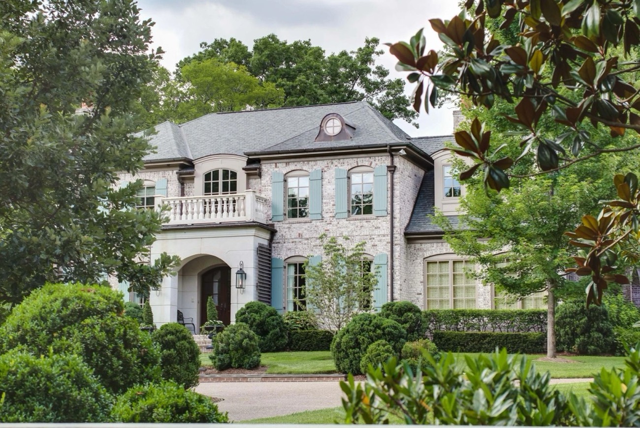 Stately brick home in Belle Meade, Nashville
