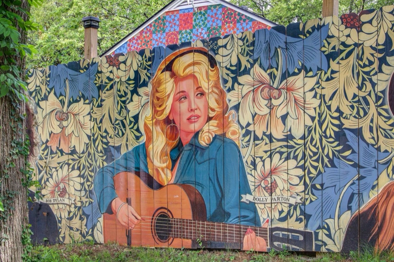 Dolly Parton mural in Berry Hill, Nashville
